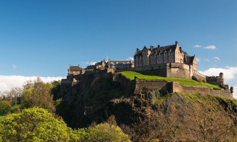 sunny_castle_view_800.jpg