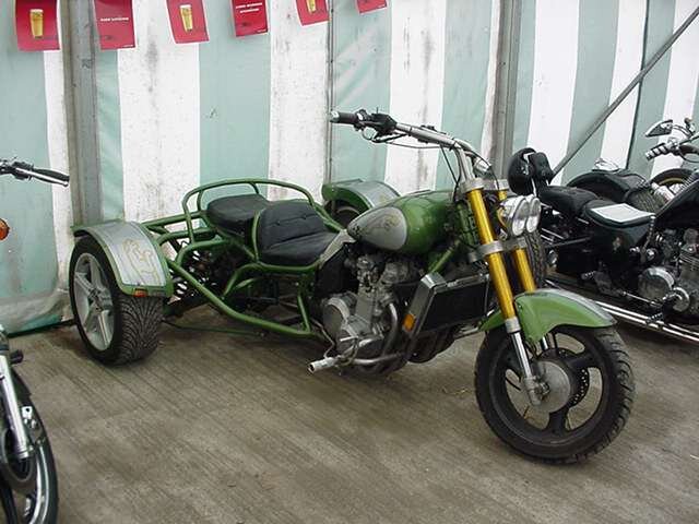 Irish motorcycle show, green trike.jpg