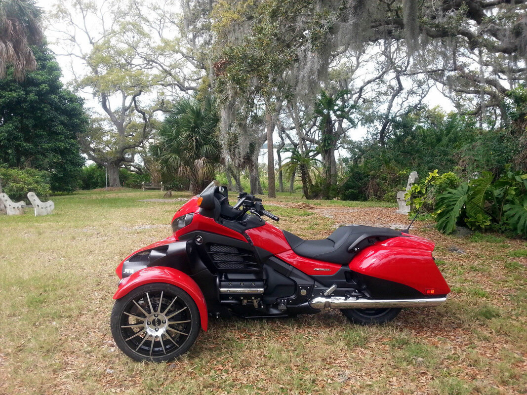 sturgis-gold-wing-trike-side1.jpg