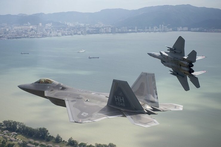 F-22-and-F-15-cope-taufan-1.jpg