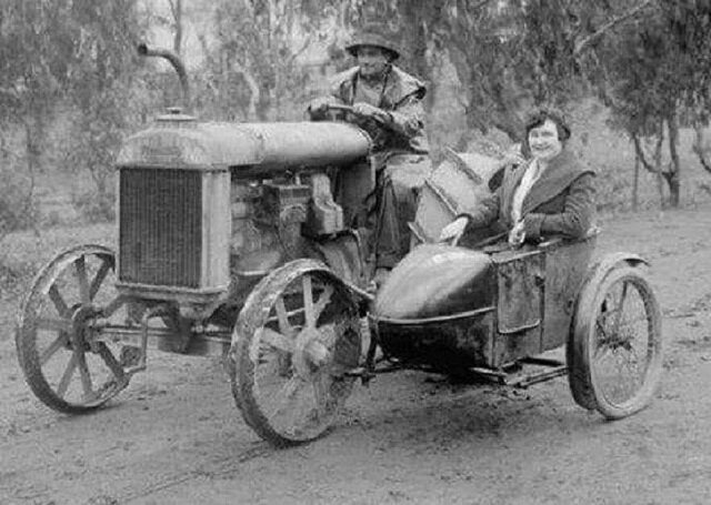a Tractor with side car 640w.jpg