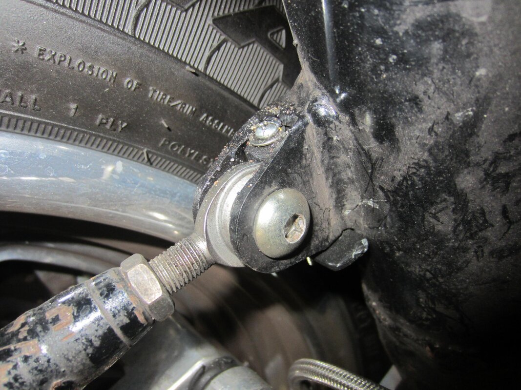 Caliper rod mod on Stallion 17 June '16 002.jpg