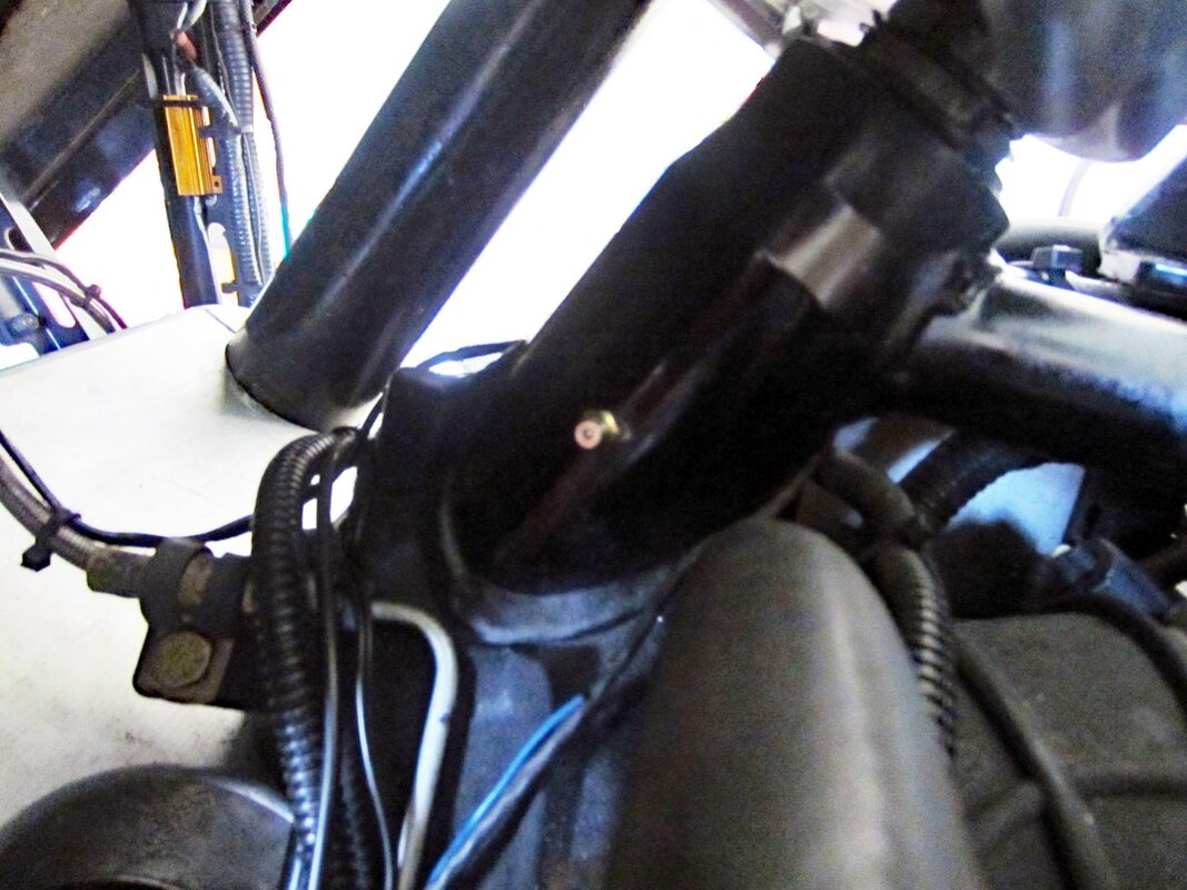 Stallion Stem Bearing Change  21 May '18 037 resized.jpg