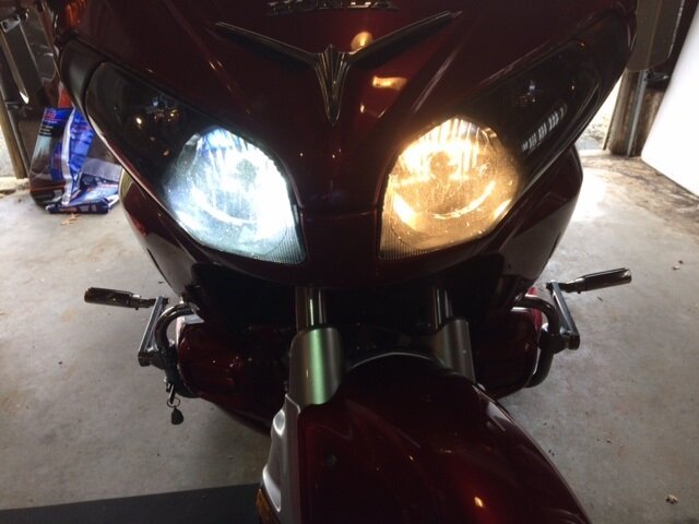 1 LED 1 Halogen.jpg 1 LED 1 Halogen.jpg