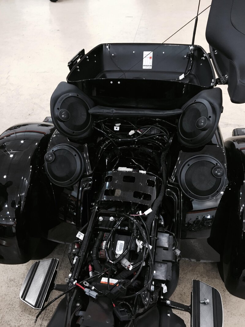 rear speaker pic 1.jpg