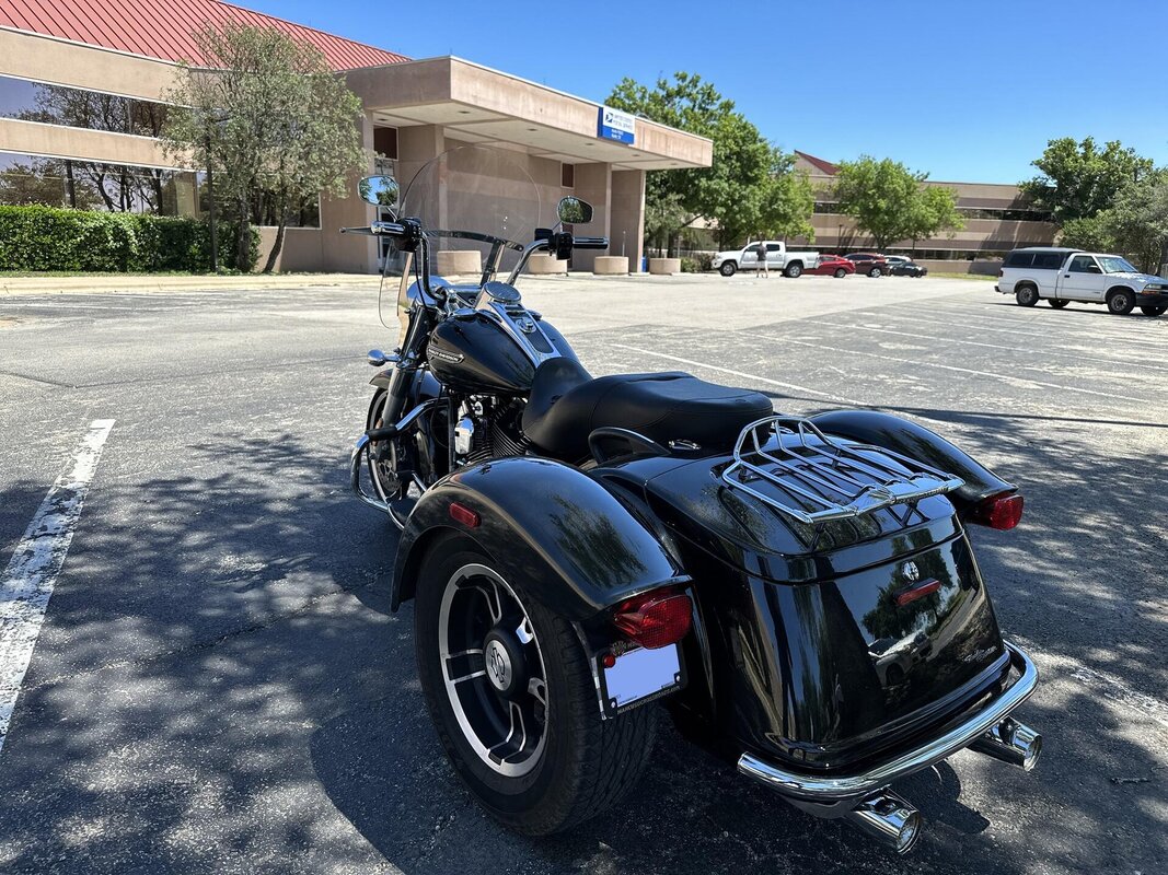 2023-04-27 Bill's 'new' 2016 Freewheeler at USPS Northeast Station 1920x1440.jpg