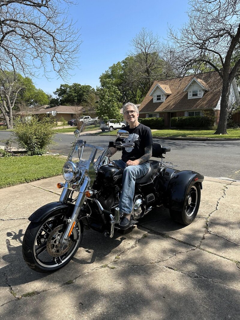 HD 2016 FLRT and its happy new owner (1).jpg HD 2016 FLRT and its happy new owner (1).jpg