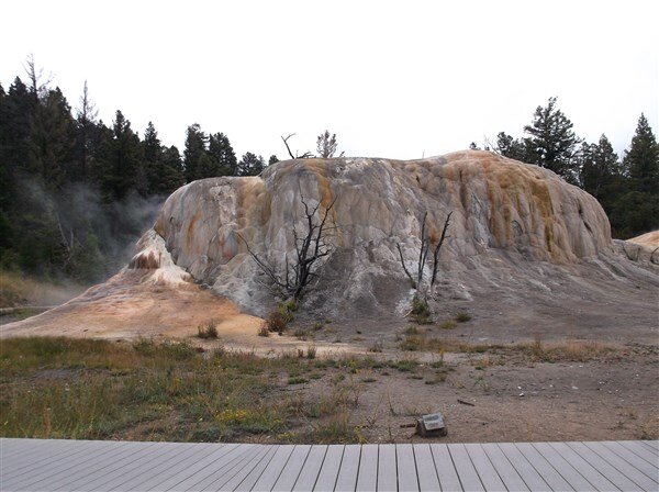 j6- mammoyh hot springs-yellowstone.jpg