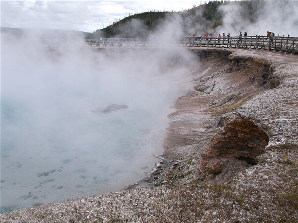 p7- geyser crater,grand prismatic,midway geyser basin-firehole river-yellowstone park,wyoming.jpg
