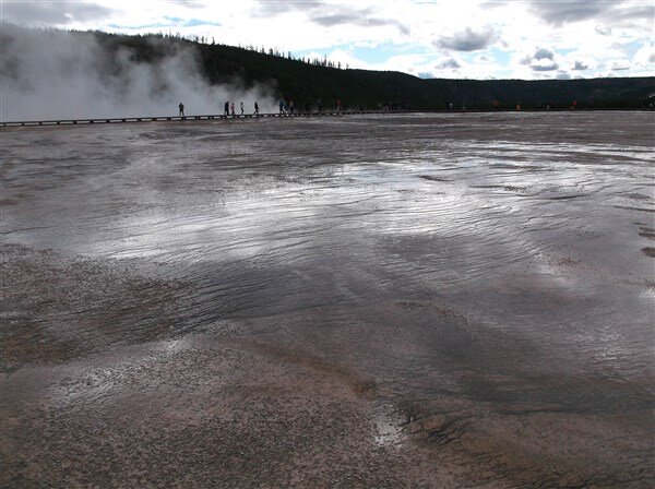 p9- geyser thermal pond grand prismatic-midway geyser basin-yellowstone park.jpg