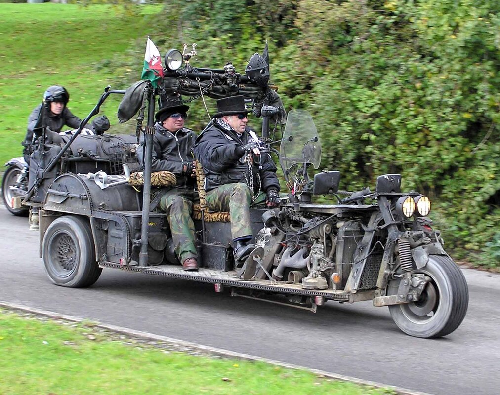 dirty creepytrike.jpg