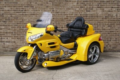 Yellow_Razor.jpg