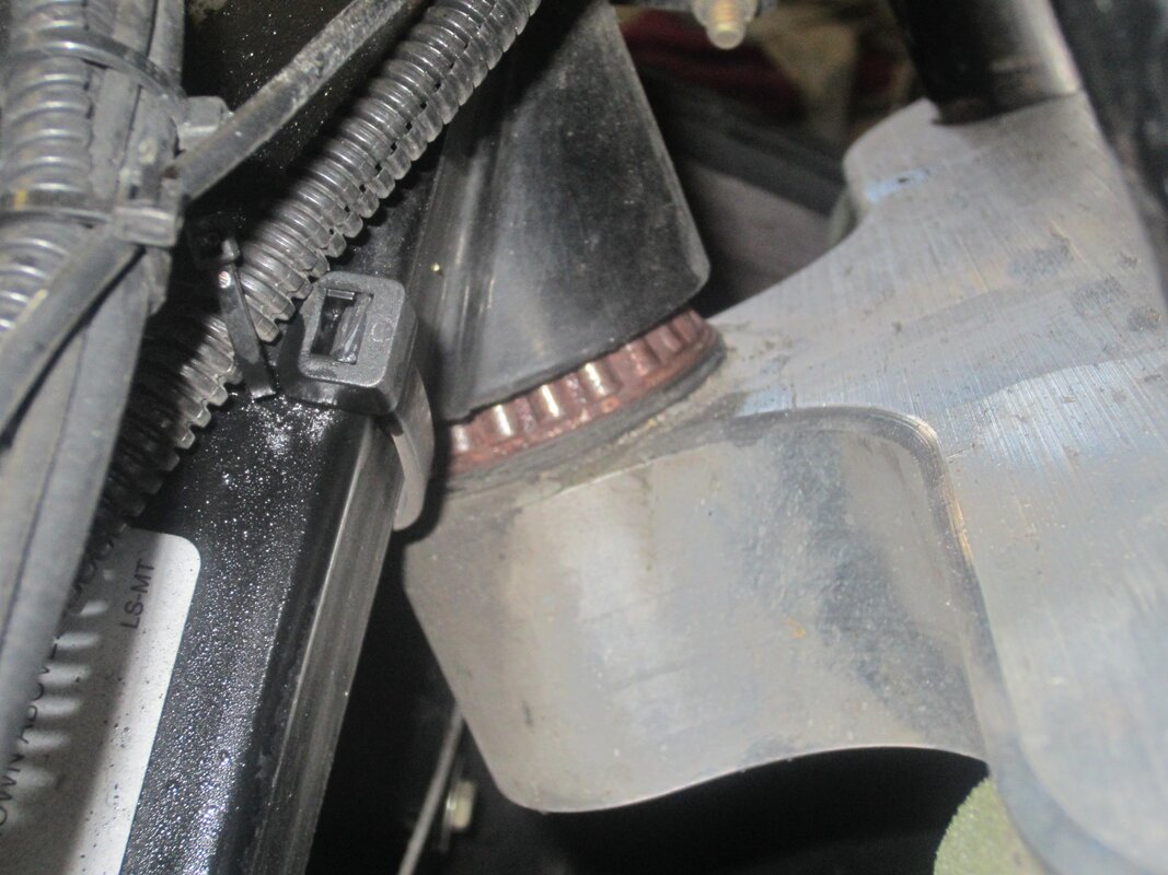 Lower triple tree bearing on Stallion 24 Apr '15 001.jpg Lower triple tree bearing on Stallion 24 Apr '15 001.jpg