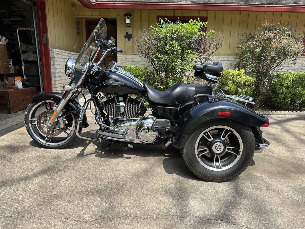 2023-03-27 Bill's 'new' 2016 Freewheeler in its new home c.jpg 2023-03-27 Bill's 'new' 2016 Freewheeler in its new home c.jpg