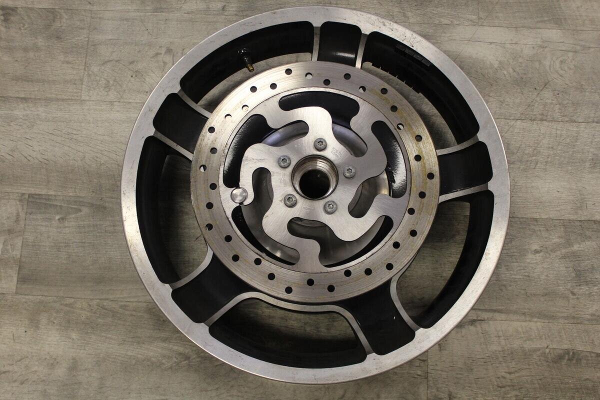 FLRT-FLH 16'' Front Rim possibility at eBay a.jpg FLRT-FLH 16'' Front Rim possibility at eBay a.jpg