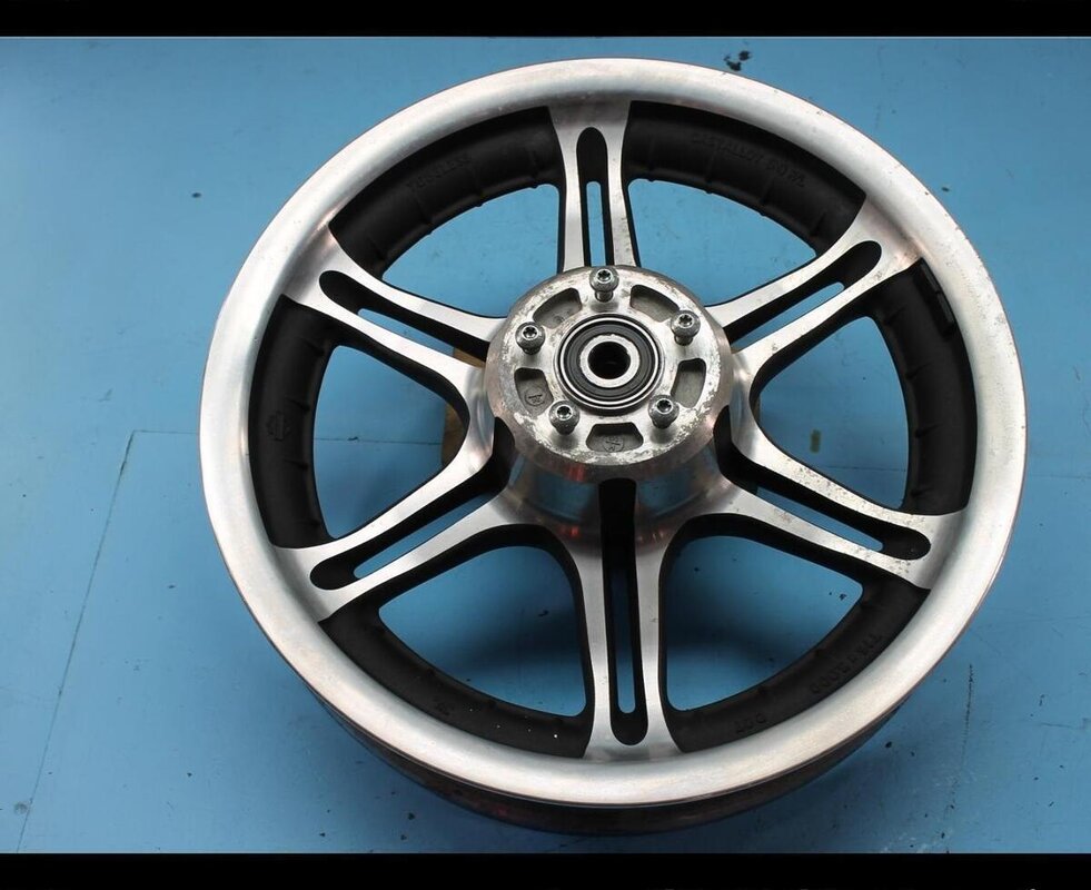 FLRT-FLH 16'' Front Rim possibility at eBay b.jpg FLRT-FLH 16'' Front Rim possibility at eBay b.jpg