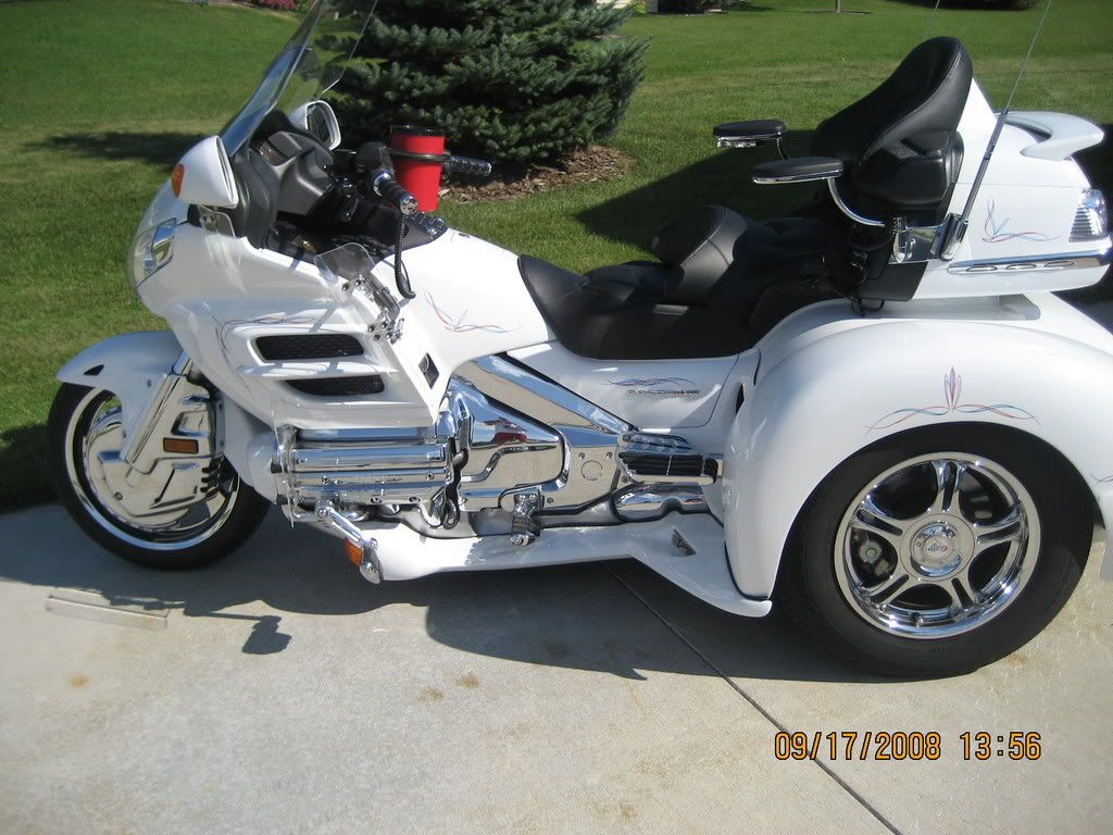 TRIKEANDCUPHOLDER005.jpg