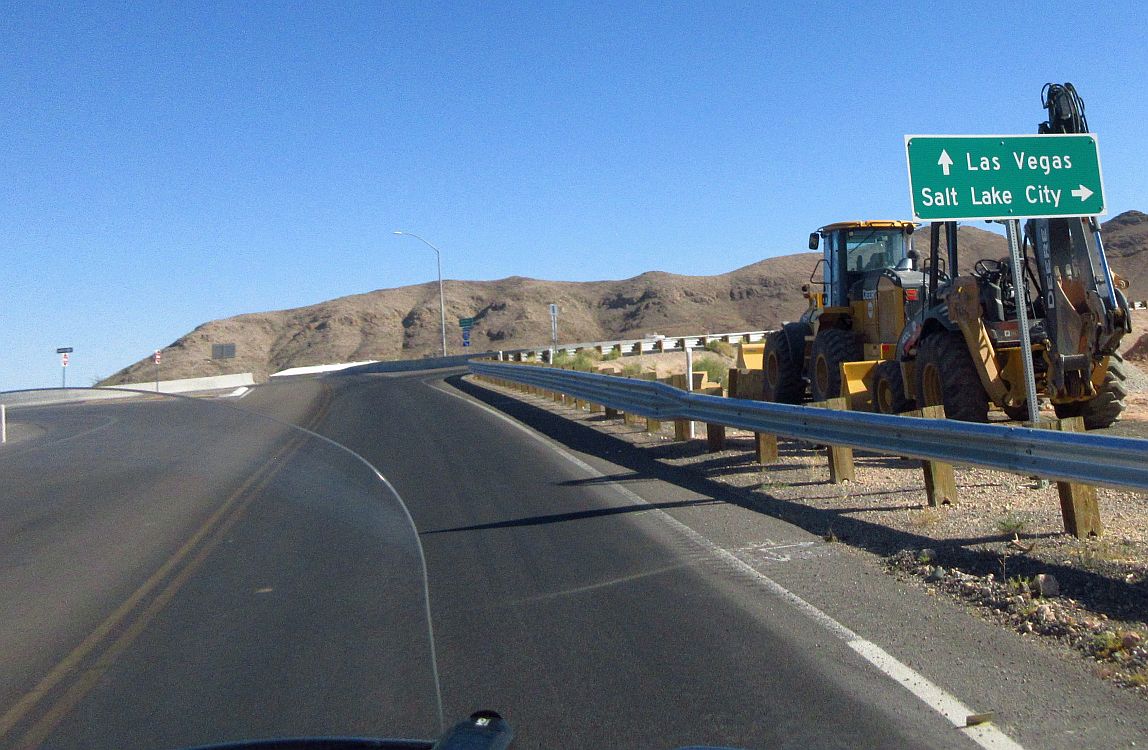 16-vegas%20sign.jpg