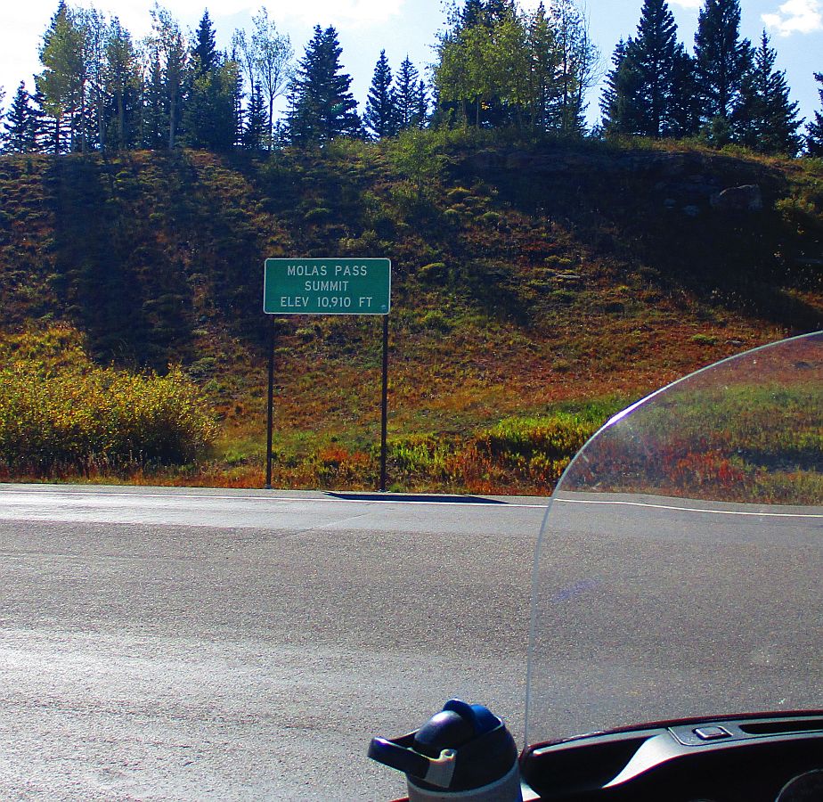 Molas%20Pass%20Sign.jpg