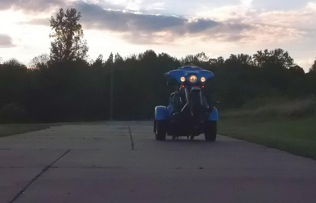 Tri-Glide%20Wheelie.jpg