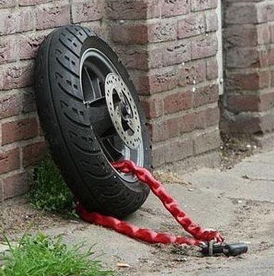 wheel-and-chain-of-stolen-motorcycle1.jpg