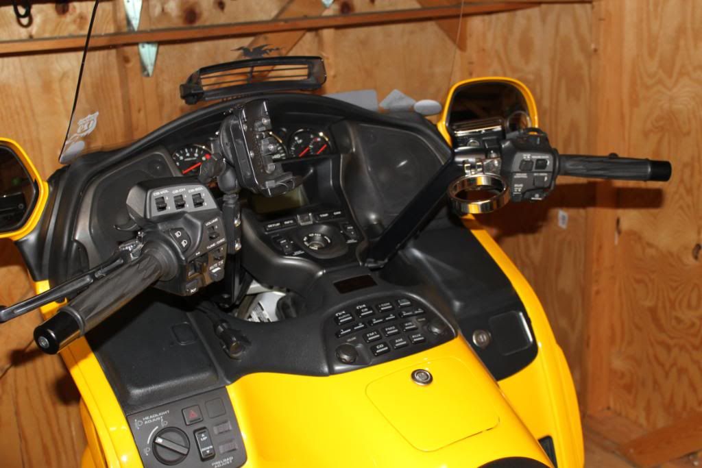 GOLDWINGRISERS2011002.jpg