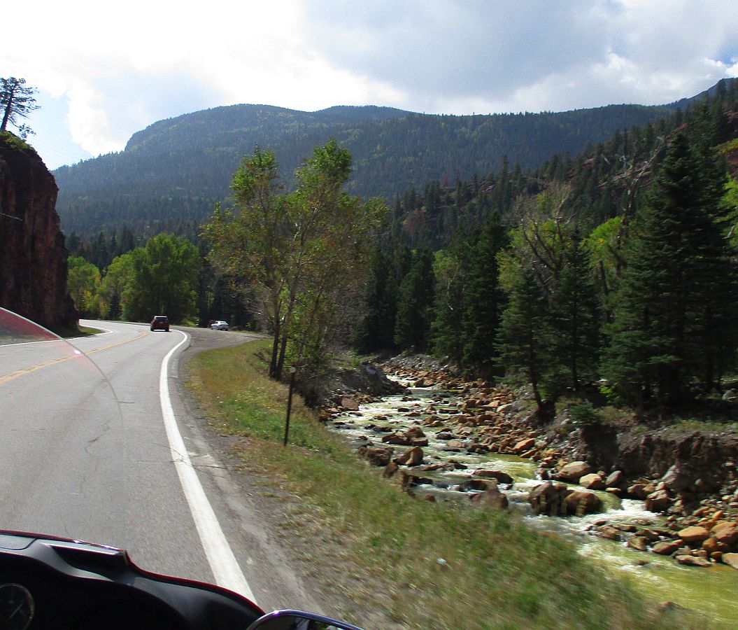 Getting%20close%20to%20Ouray.jpg