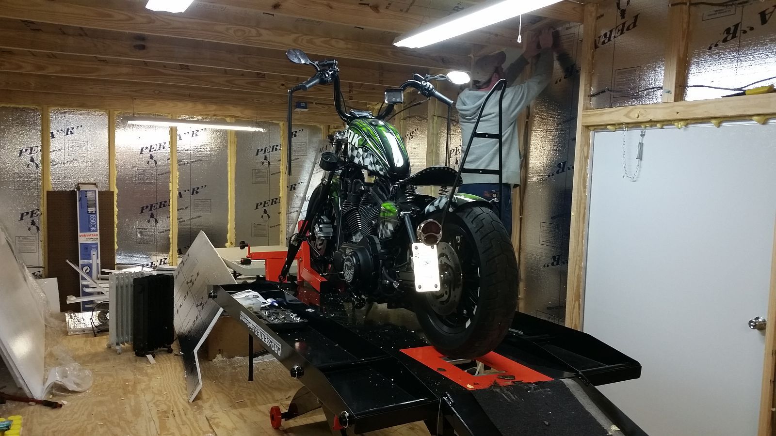 BikeBuildRoom1_zps64aee28e.jpg