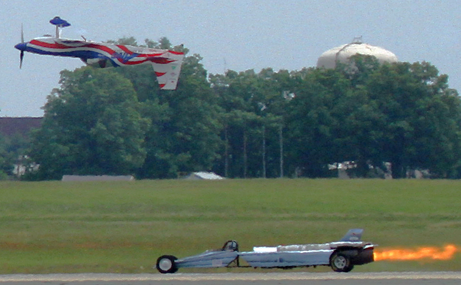 Jet_dragster_racing_an_inverted_plane.jpg