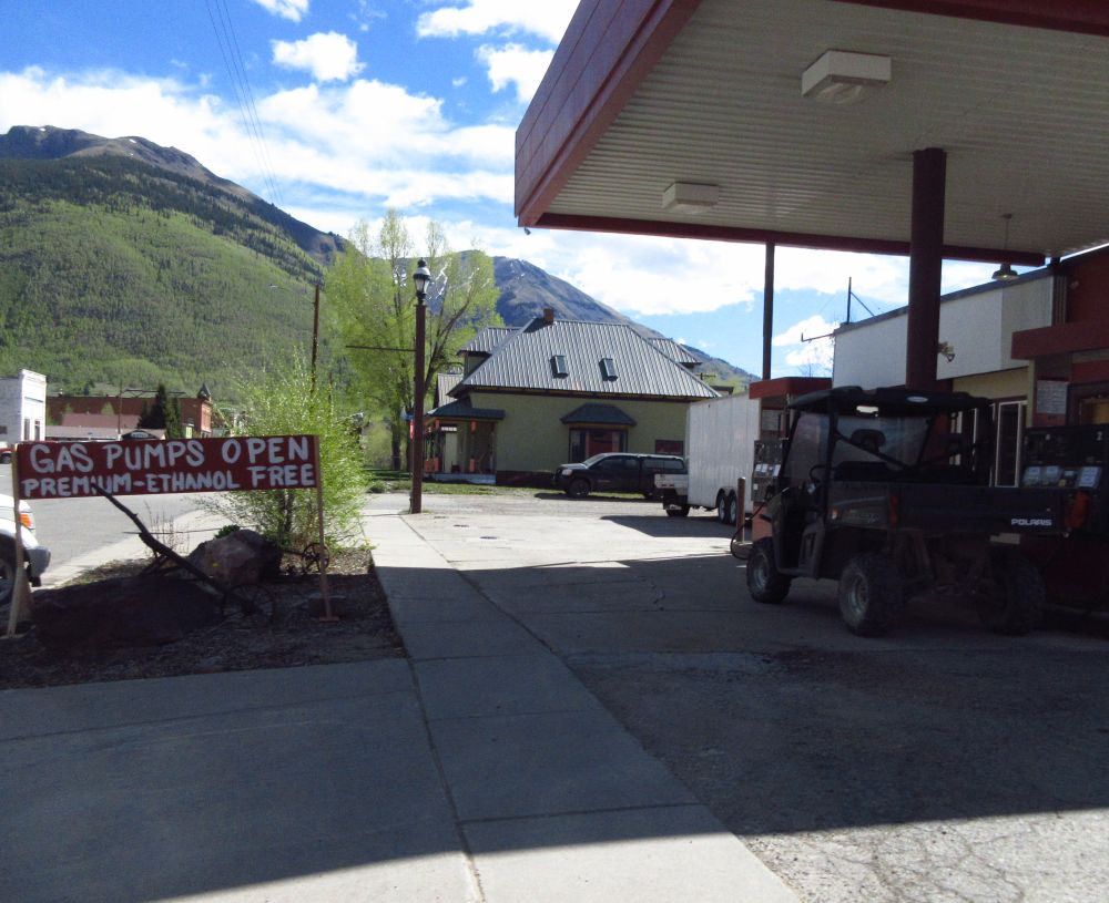 1-Gas%20at%20motel.jpg