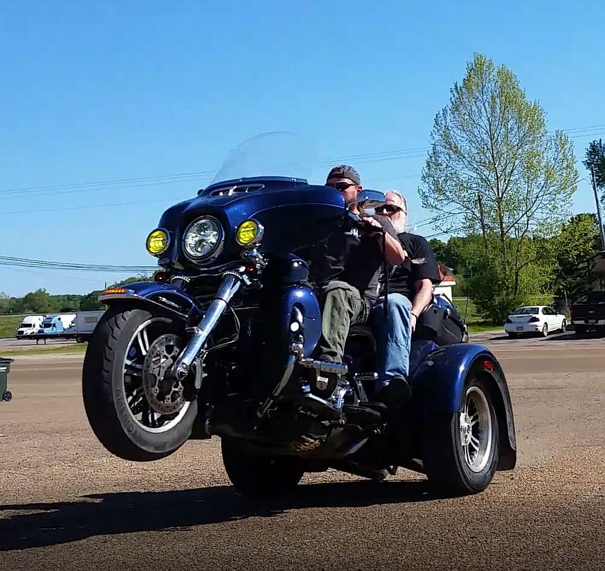 Tri%20Glide%20Wheelie%20fun%202.jpg