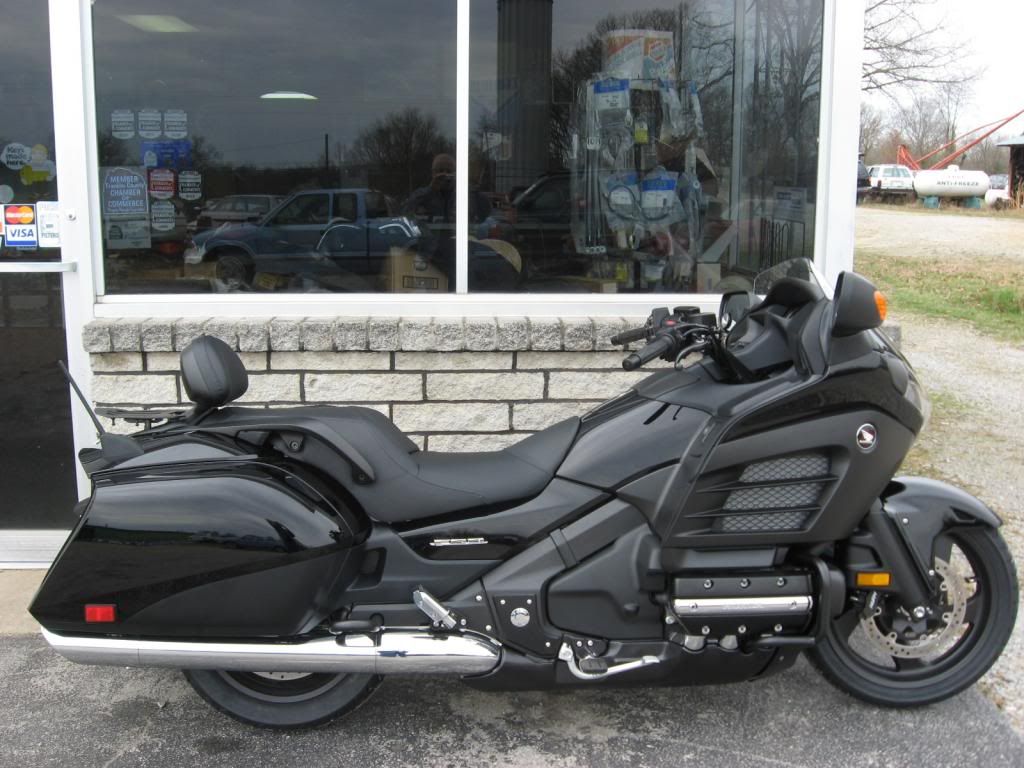 GoldWingF6B001_zpscbda3e4c.jpg